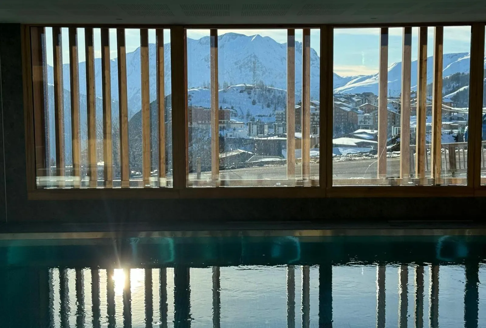 Alpe Forever - 3 Chambres 5 Etoiles Pour 6 A 8 Skis Aux Pieds Alpe d'Huez 0*,  Frankrijk
